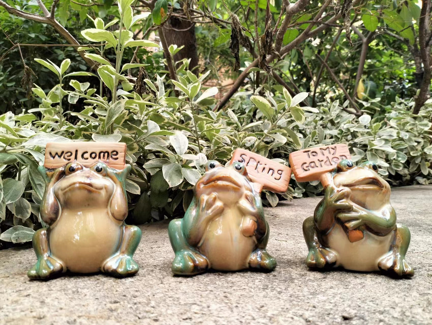 Ceramic Welcome Frogs Garden Decor