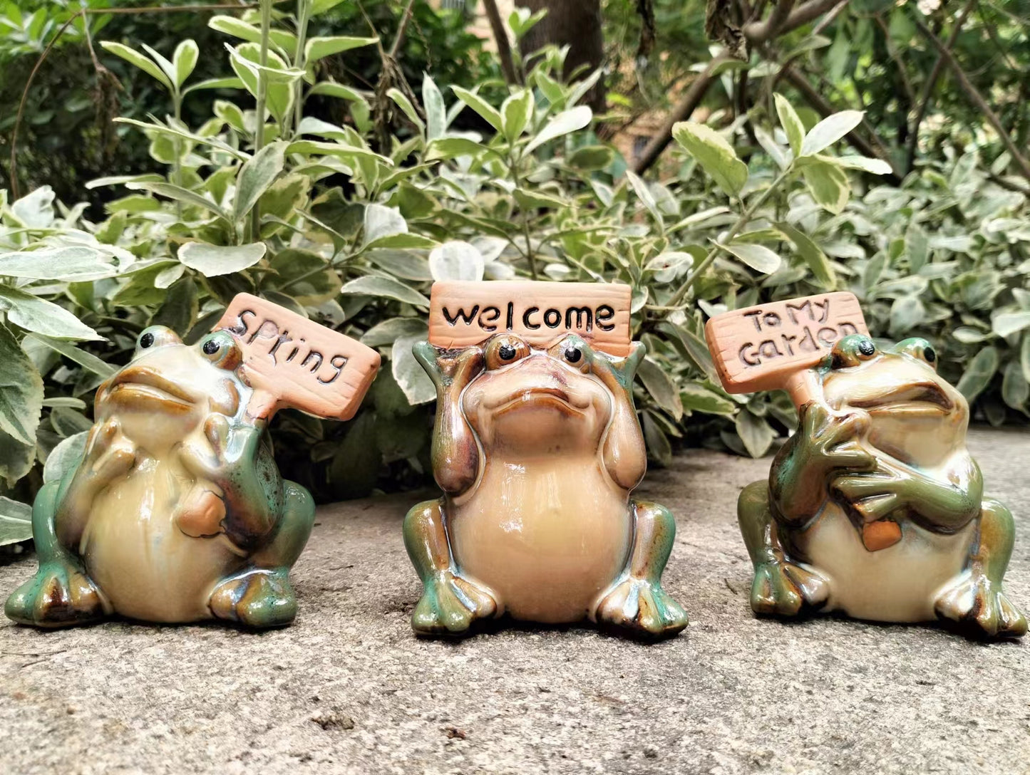 Ceramic Welcome Frogs Garden Decor