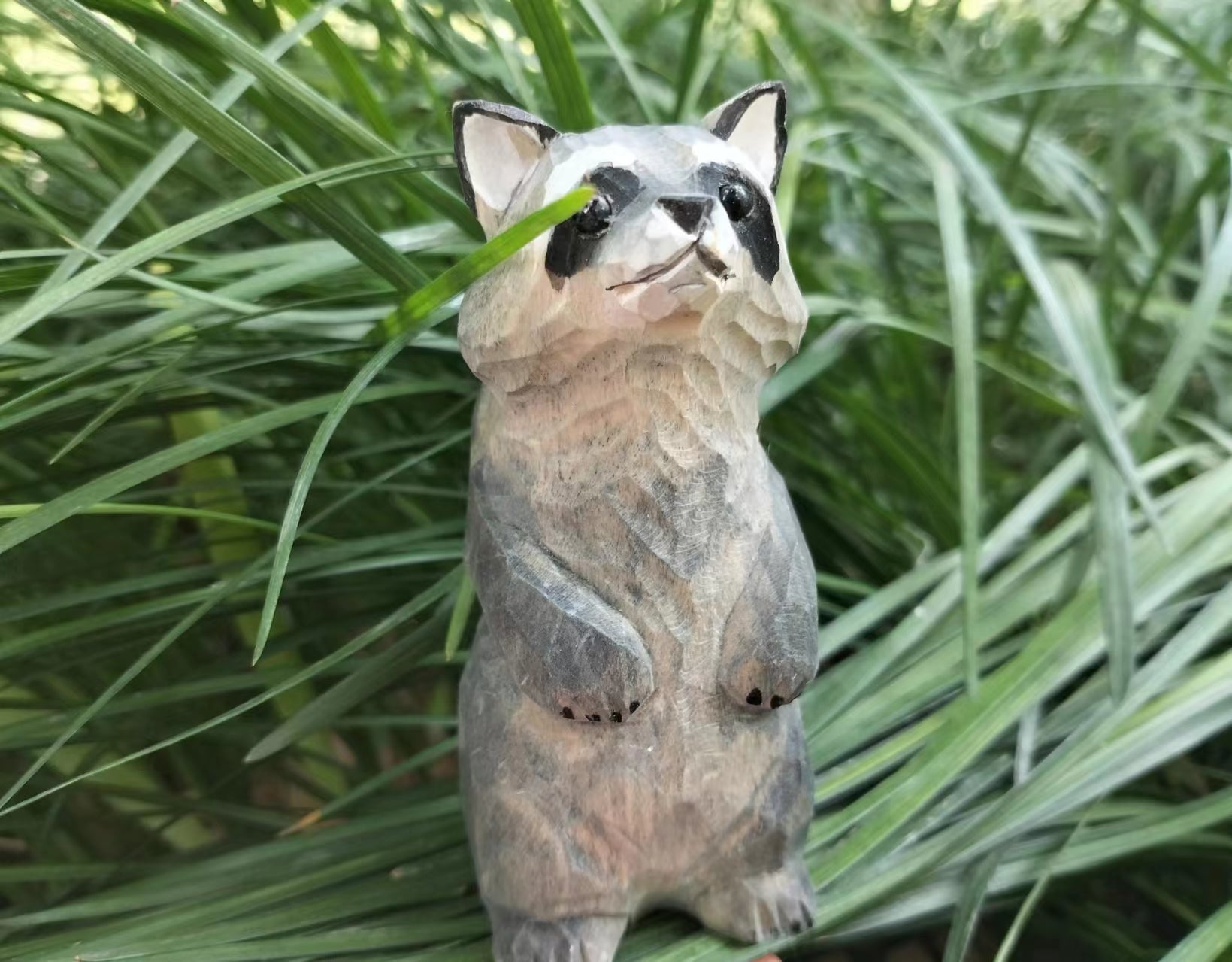  a perfect raccoon Christmas ornament, bringing a festive and natural touch to your holiday decoration.